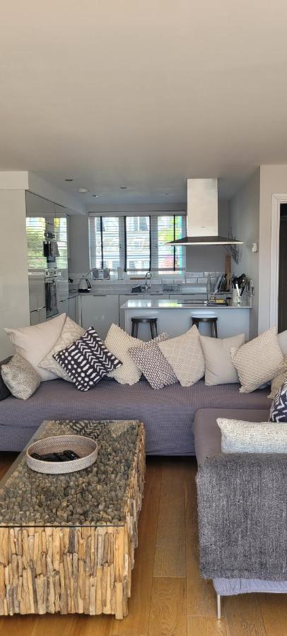 Central Modern Townhouse In Saundersfoot Villa Exterior foto